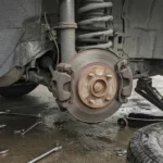 Pneu pegando no amortecedor o que pode ser - Imagem de destaque Pneu Pegando no Amortecedor O Que Pode Ser, Causas e Como Resolver na Engenharia (Sem Gambiarras)